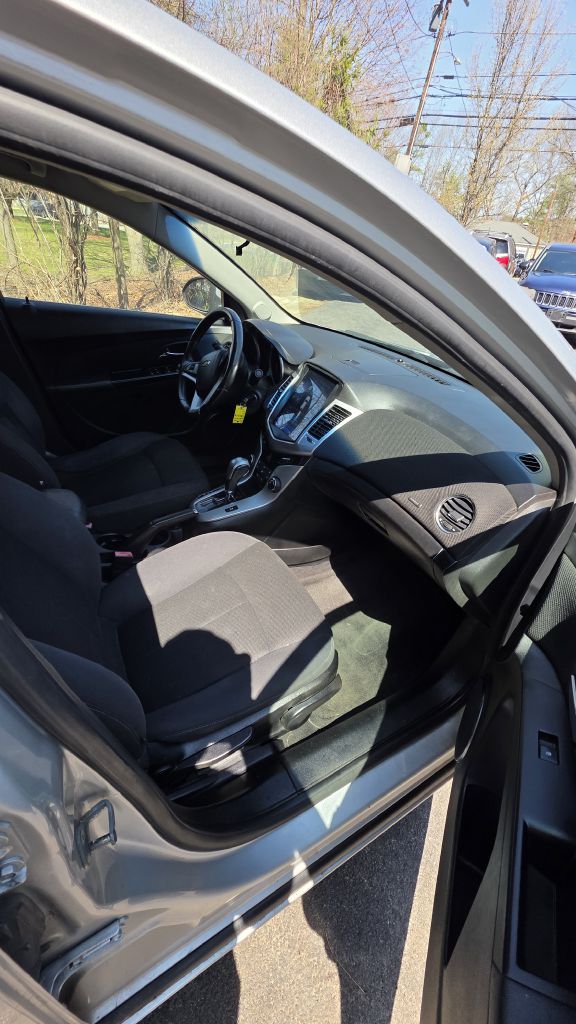 Photo 10 of this CHEVROLET CRUZE