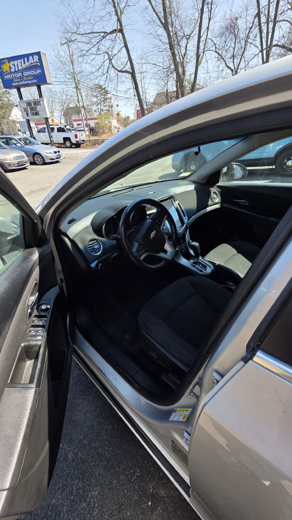 Photo 11 of this CHEVROLET CRUZE