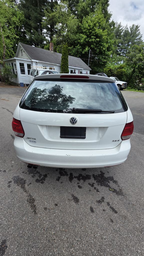 Photo 5 of this VOLKSWAGEN JETTA