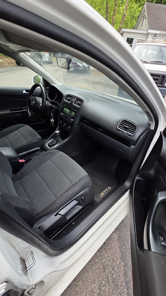 Photo 9 of this VOLKSWAGEN JETTA