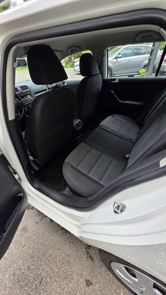 Photo 12 of this VOLKSWAGEN JETTA