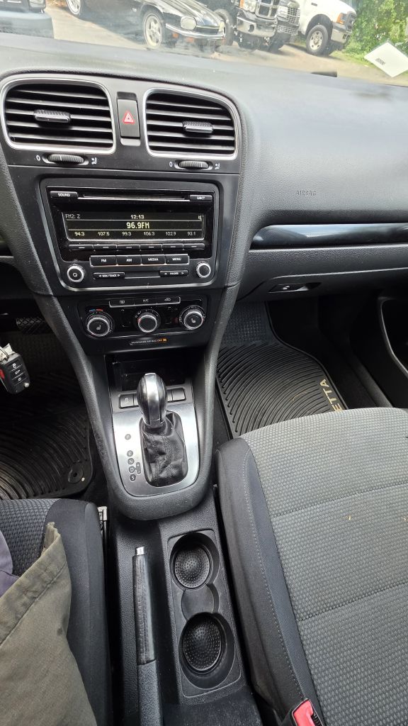 Photo 13 of this VOLKSWAGEN JETTA