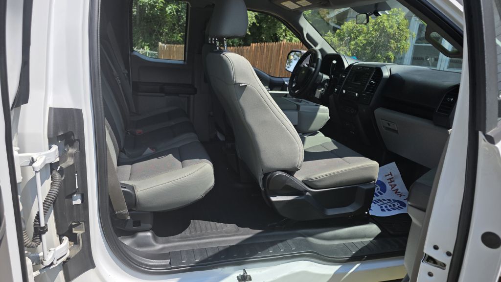 Photo 10 of this FORD F150