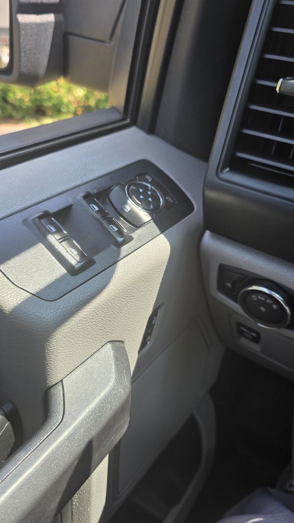 Photo 15 of this FORD F150
