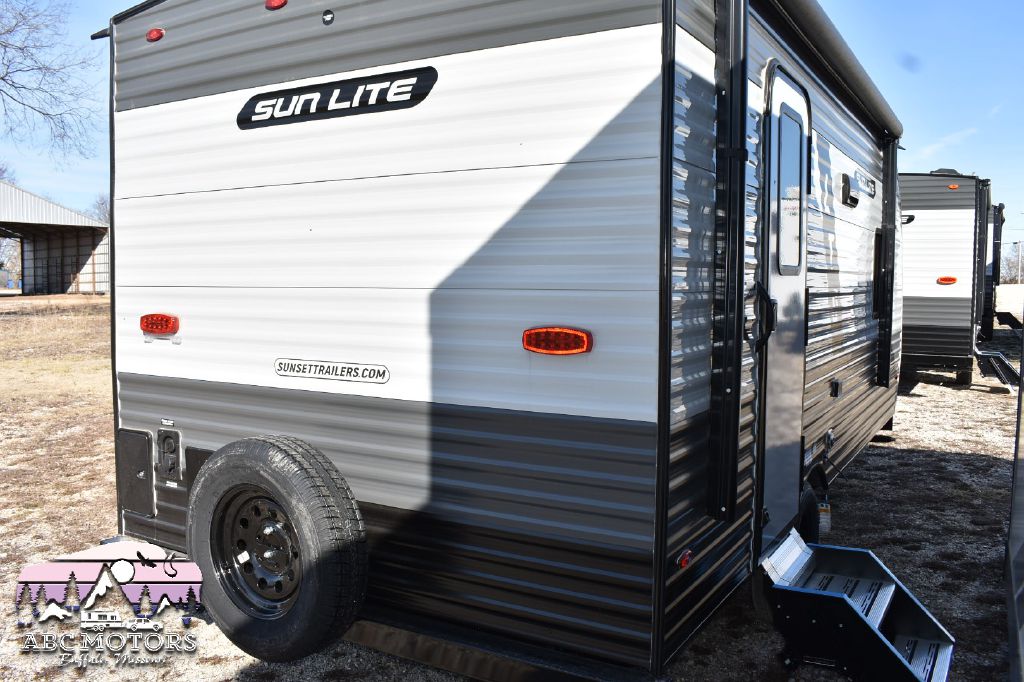 SUNSET PARK SUNLITE 19BH 2024 SUNSET PARK SUNLITE 19BH 7J3U1E117RS010699