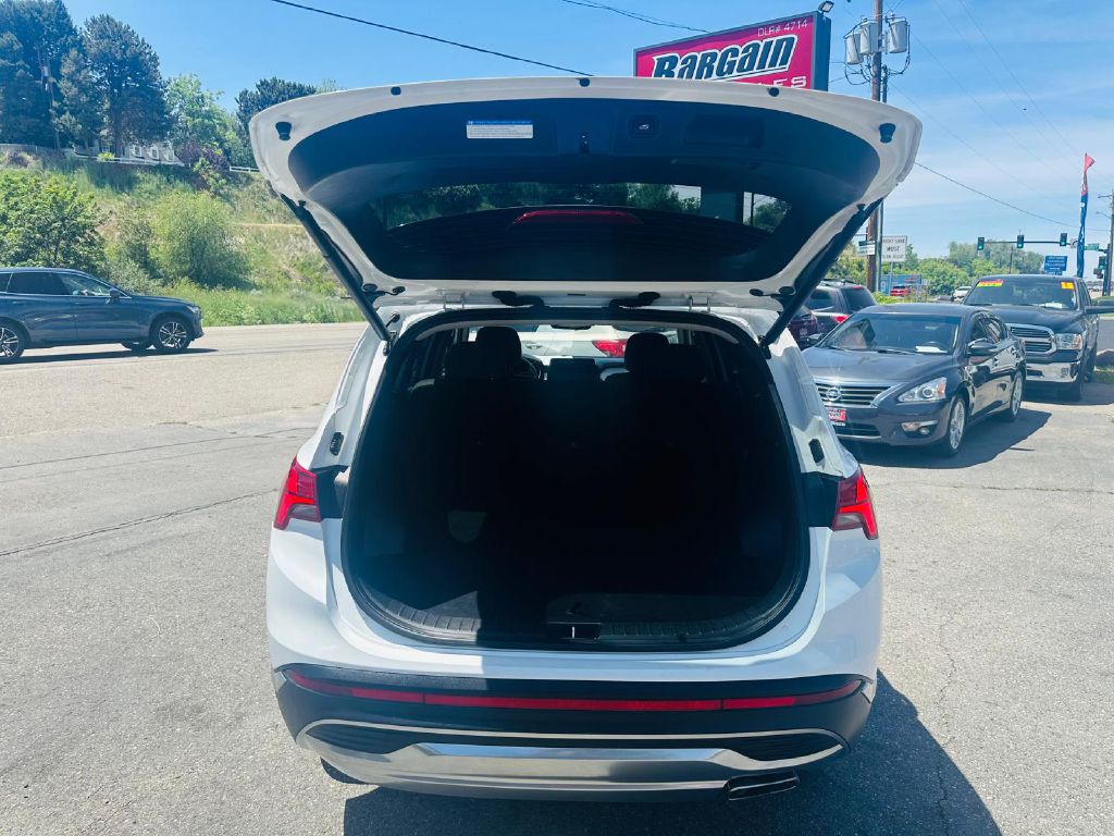 Photo 11 of this HYUNDAI SANTA FE