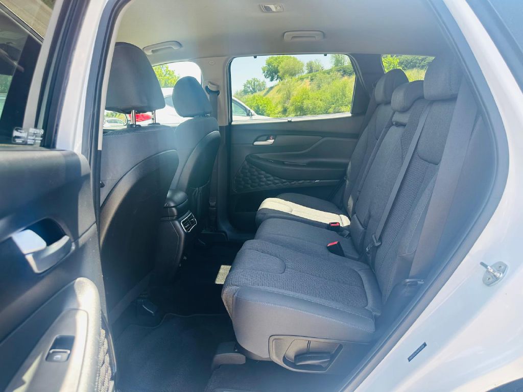 Photo 13 of this HYUNDAI SANTA FE