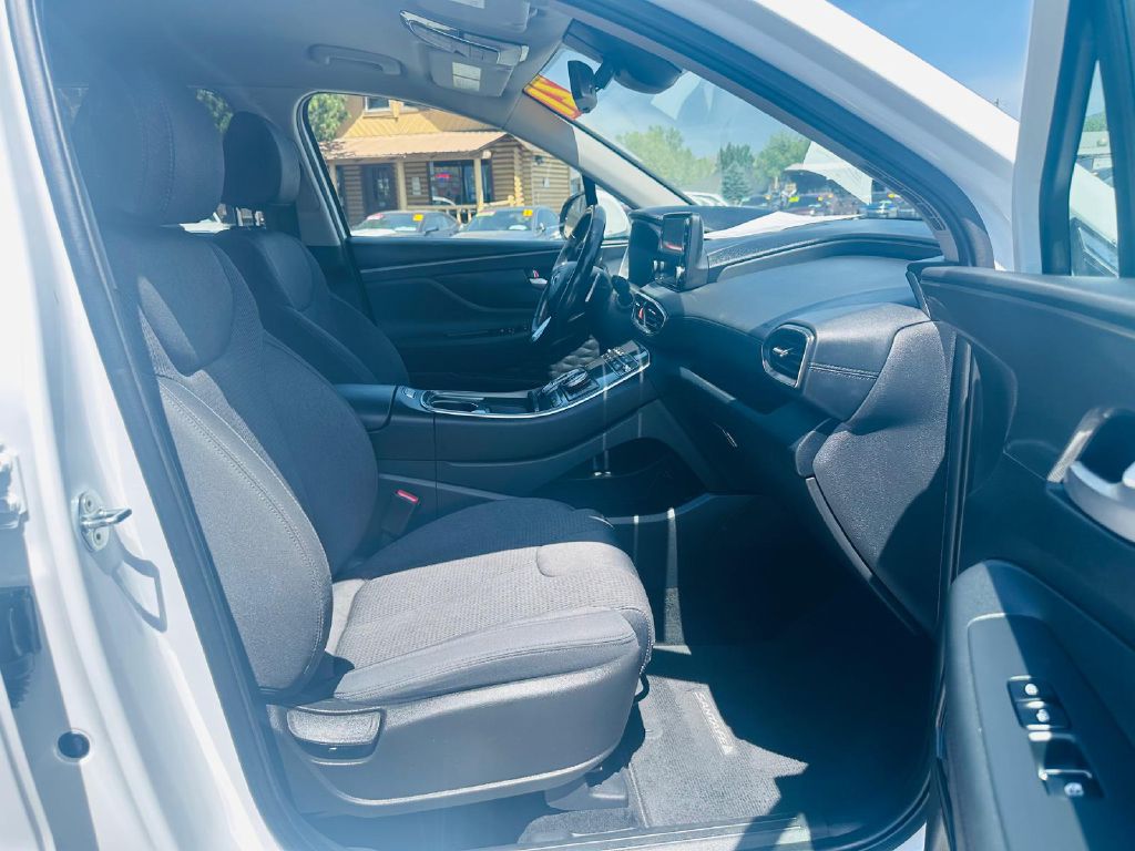 Photo 14 of this HYUNDAI SANTA FE
