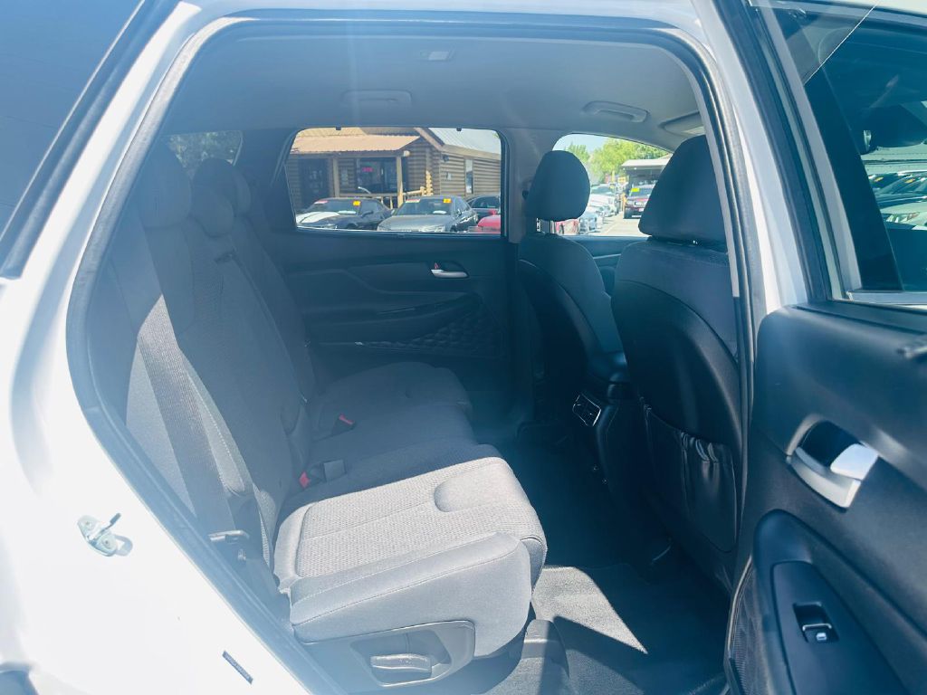 Photo 15 of this HYUNDAI SANTA FE