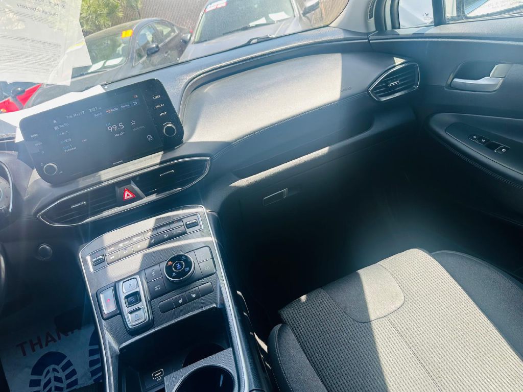 Photo 21 of this HYUNDAI SANTA FE