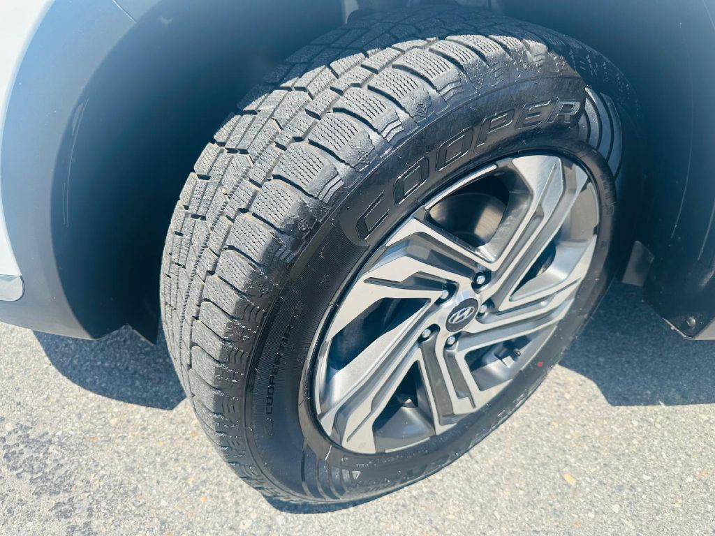 Photo 30 of this HYUNDAI SANTA FE