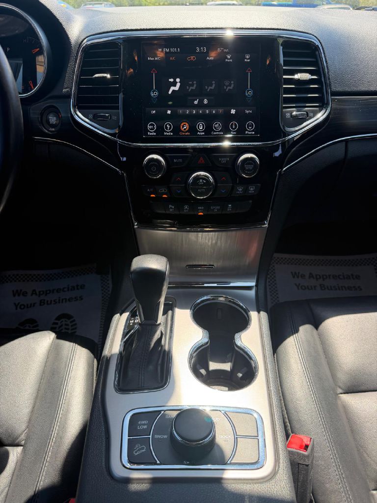 Photo 18 of this JEEP GRAND CHEROKEE