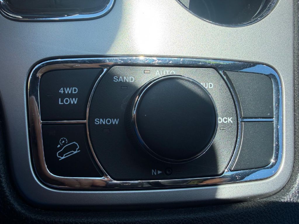 Photo 21 of this JEEP GRAND CHEROKEE