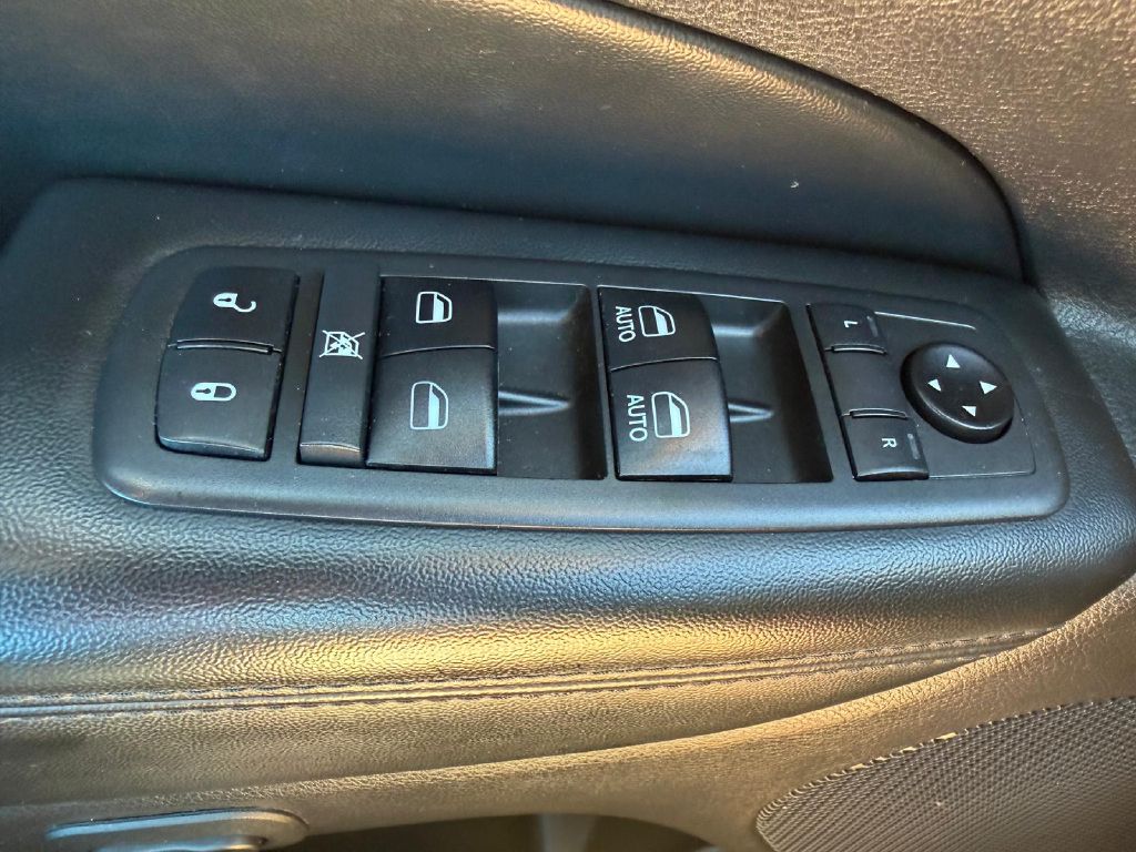 Photo 29 of this JEEP GRAND CHEROKEE