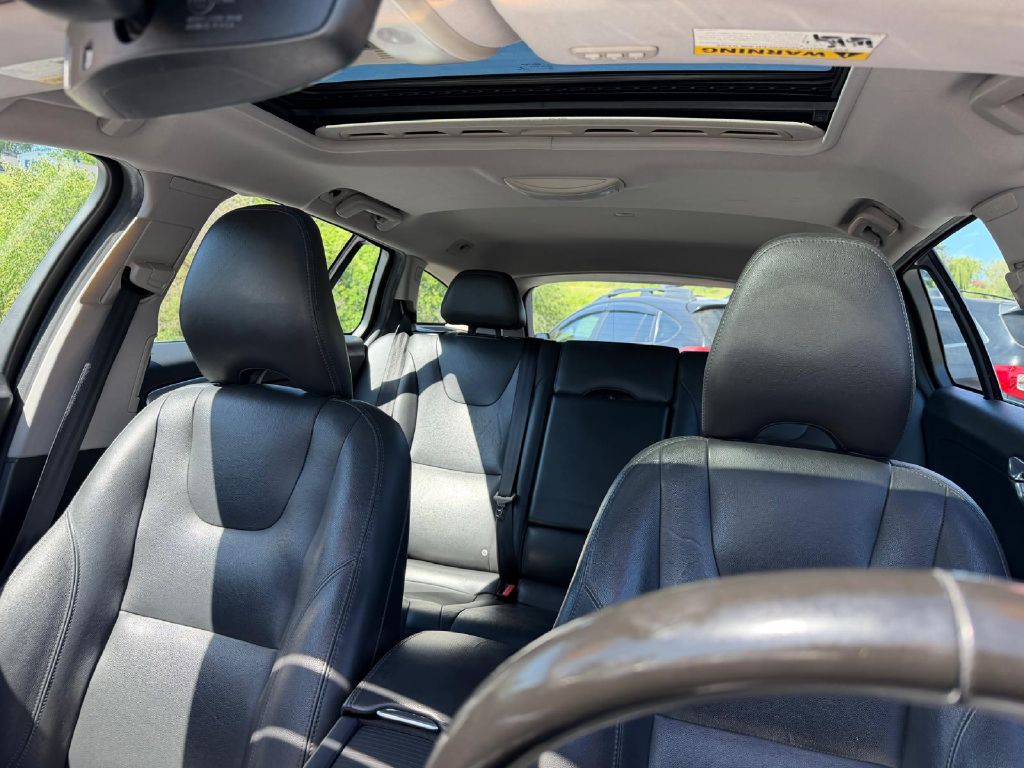 Photo 32 of this VOLVO V60