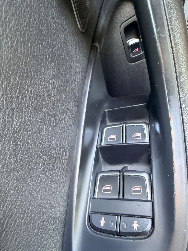 Photo 28 of this AUDI A6