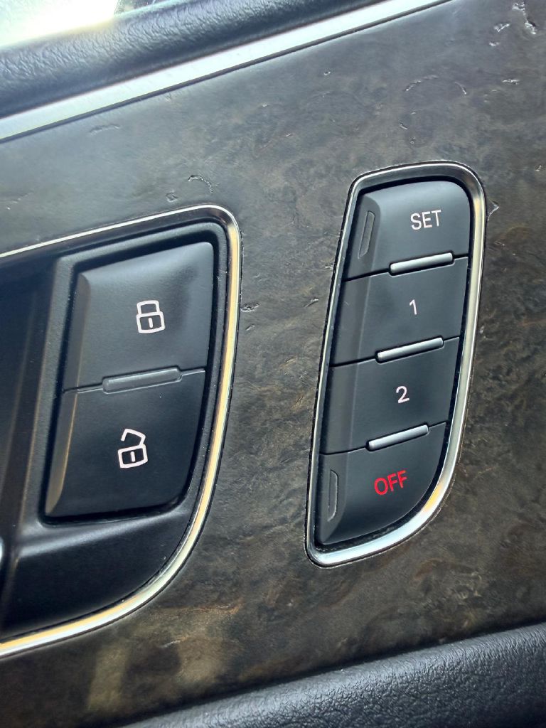 Photo 29 of this AUDI A6
