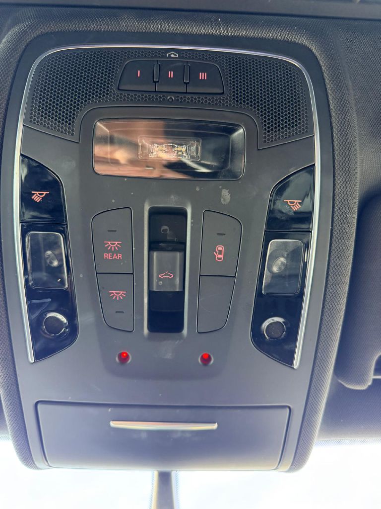 Photo 31 of this AUDI A6