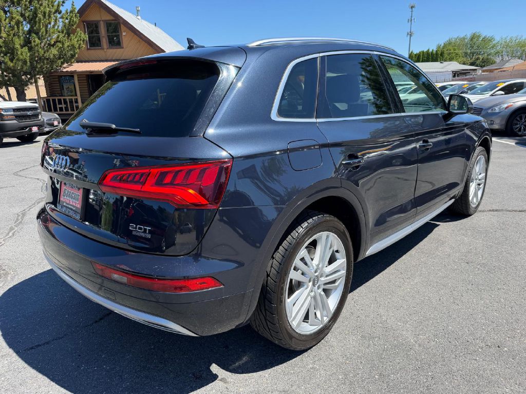 Photo 7 of this AUDI Q5