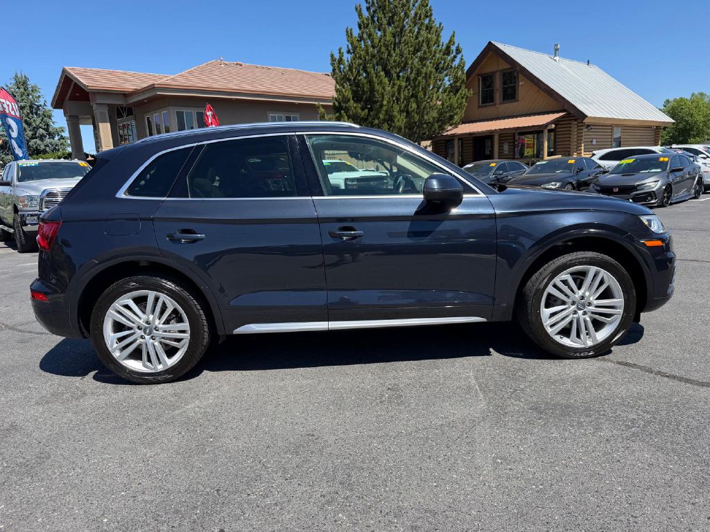 Photo 8 of this AUDI Q5