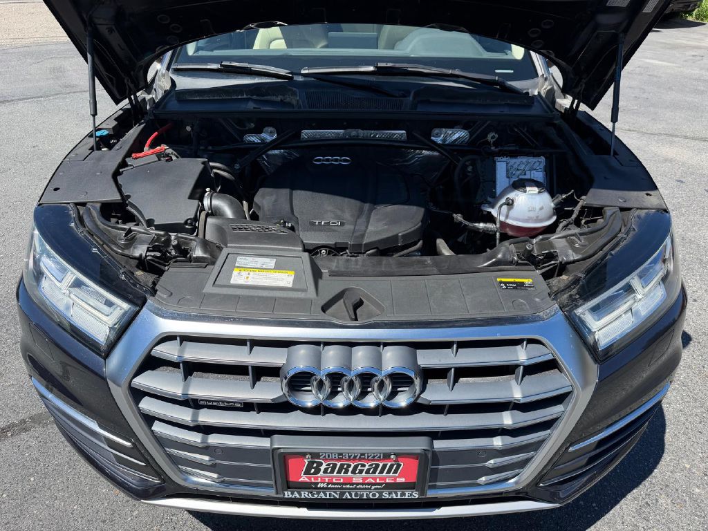 Photo 10 of this AUDI Q5