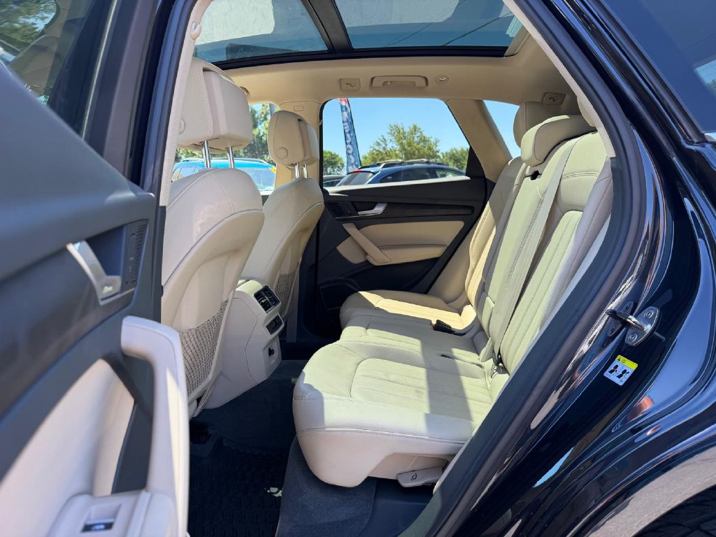 Photo 13 of this AUDI Q5