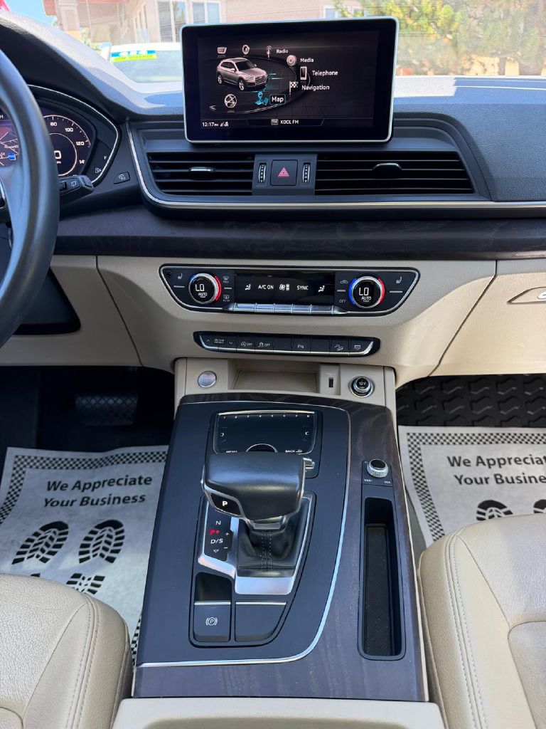 Photo 19 of this AUDI Q5