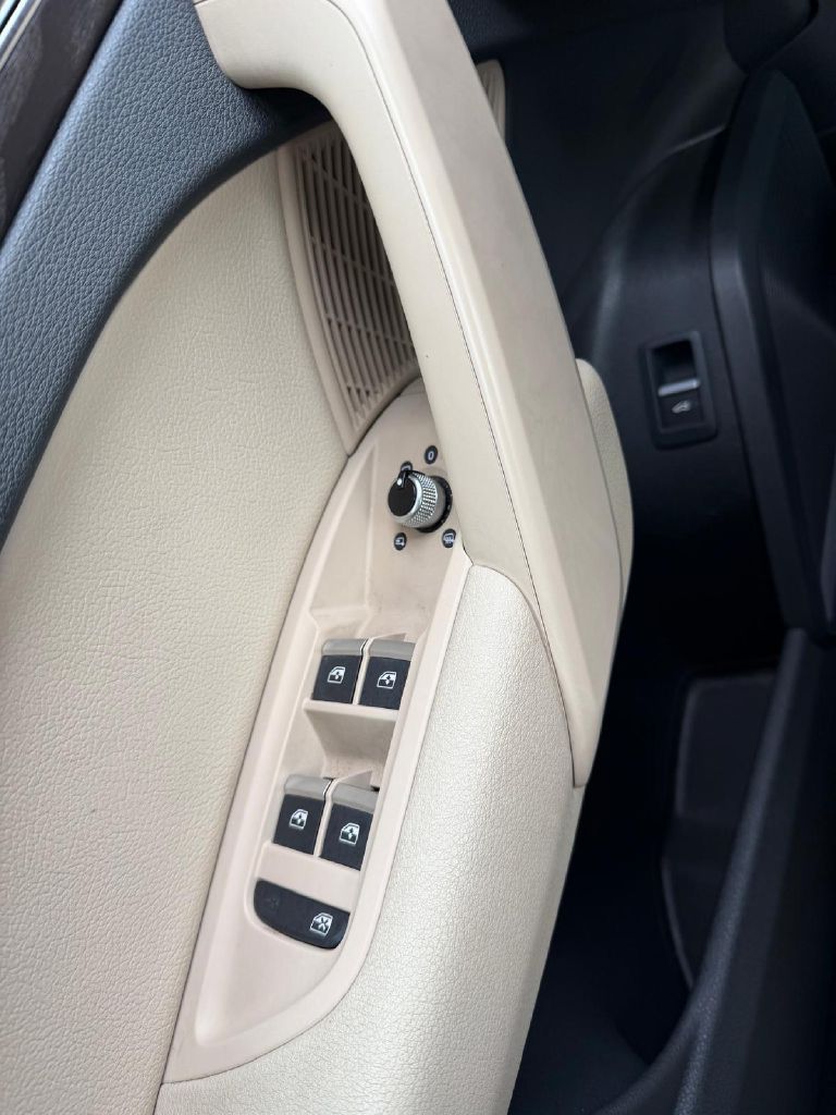 Photo 28 of this AUDI Q5