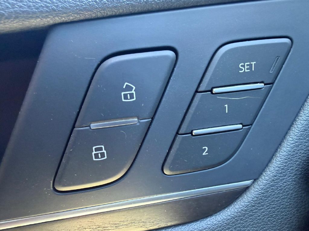 Photo 29 of this AUDI Q5