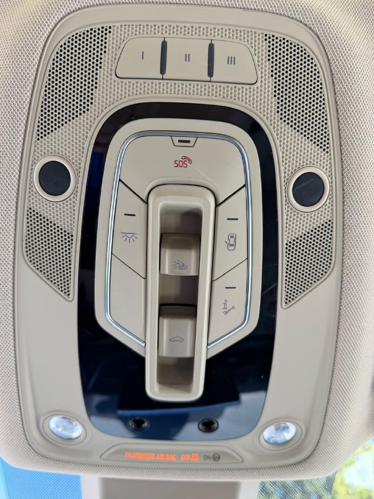 Photo 30 of this AUDI Q5