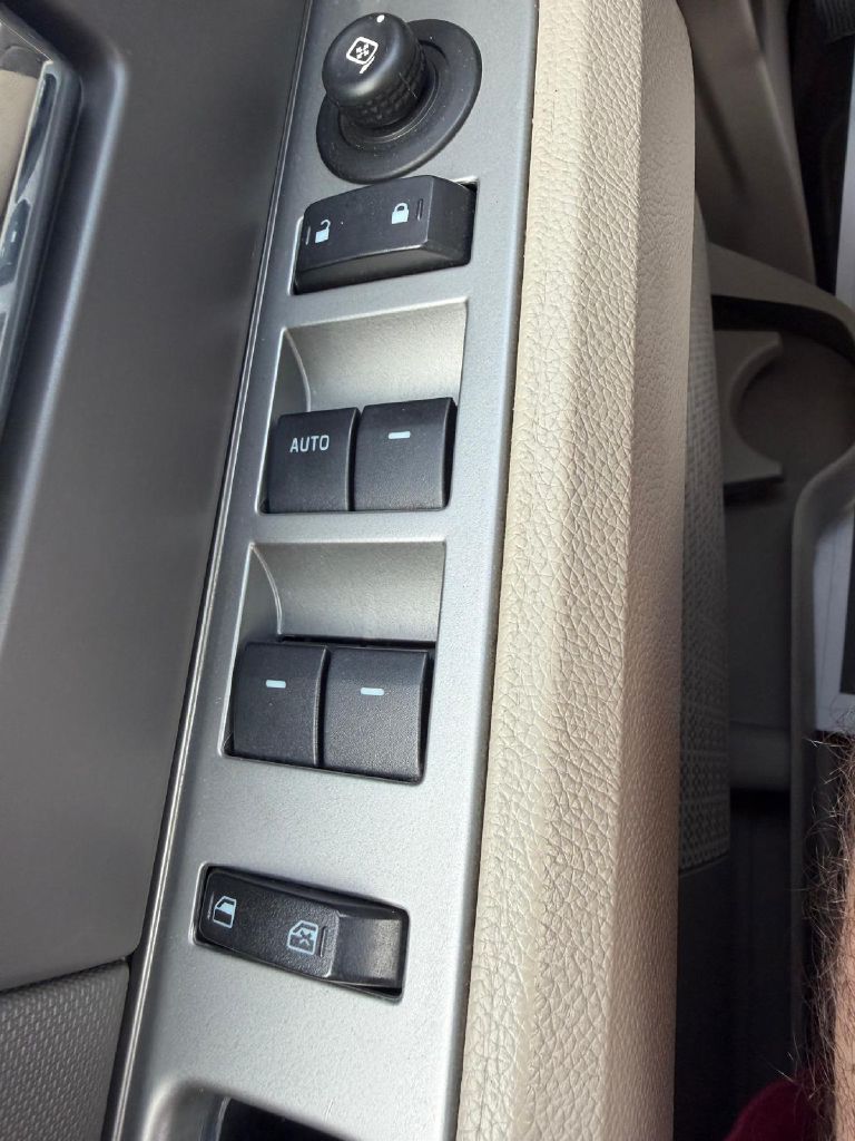 Photo 32 of this FORD EXPEDITION