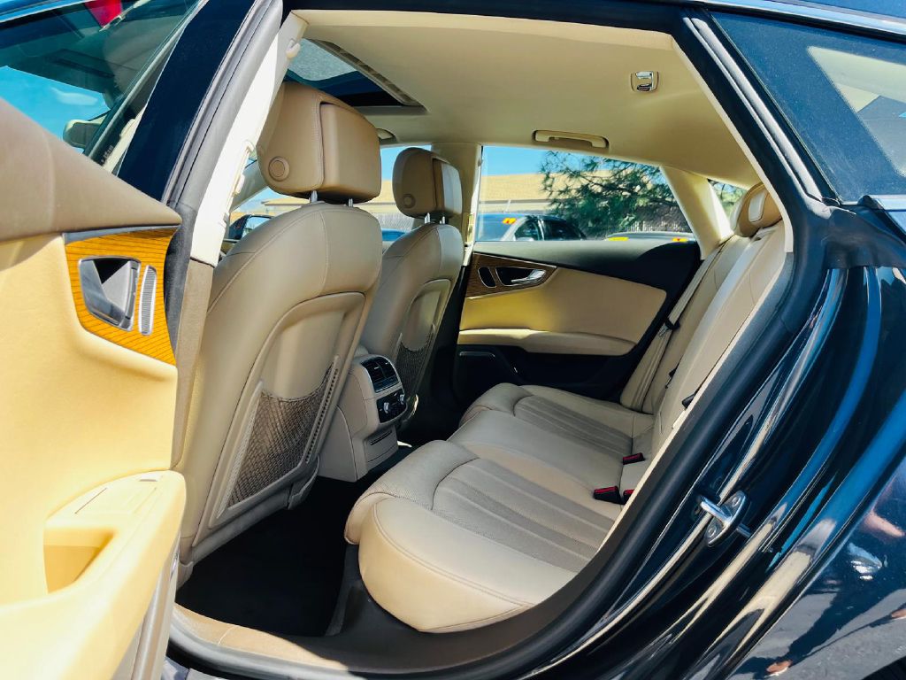 Photo 13 of this AUDI A7