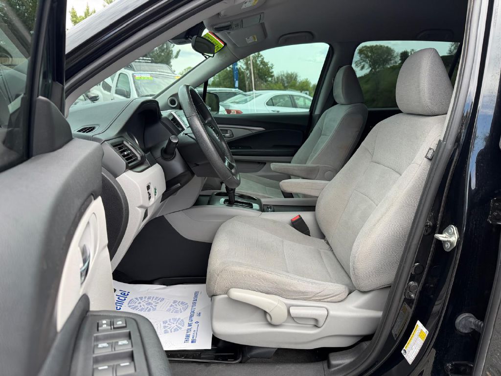 Photo 12 of this HONDA PILOT