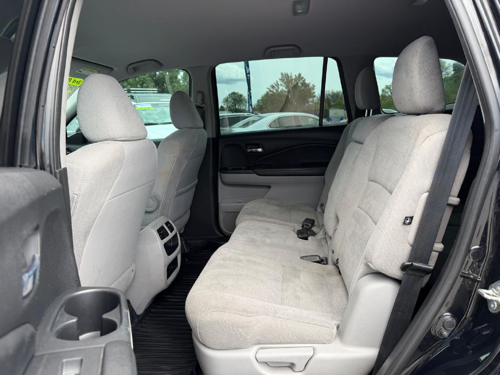 Photo 13 of this HONDA PILOT