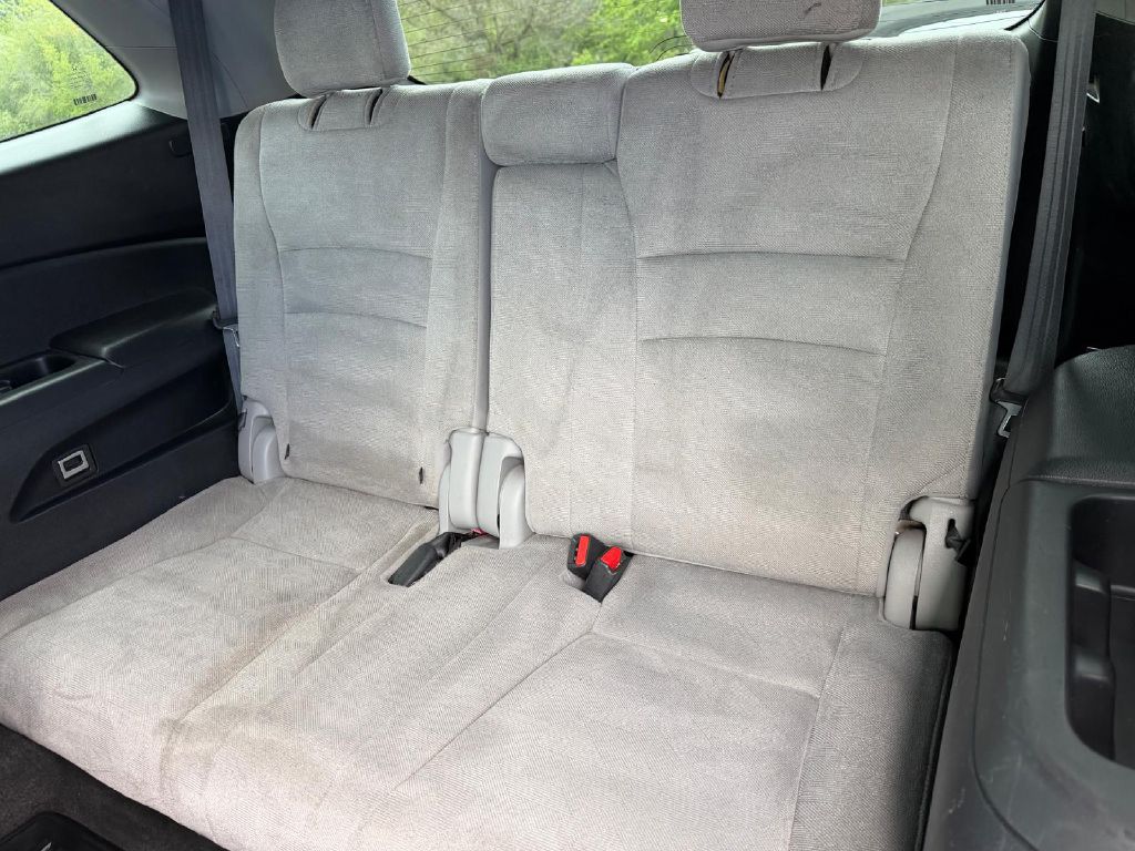 Photo 14 of this HONDA PILOT