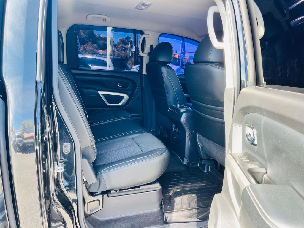 Photo 15 of this NISSAN TITAN