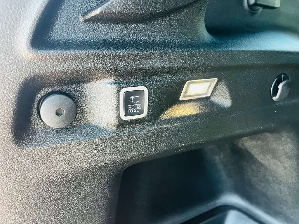 Photo 11 of this JEEP GRAND CHEROKEE