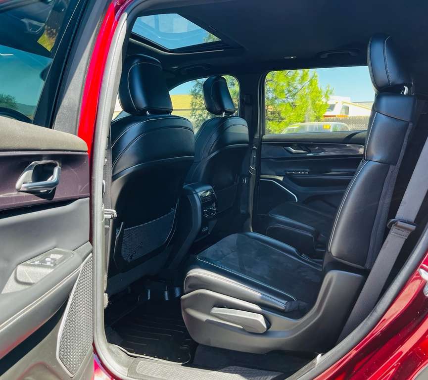 Photo 15 of this JEEP GRAND CHEROKEE