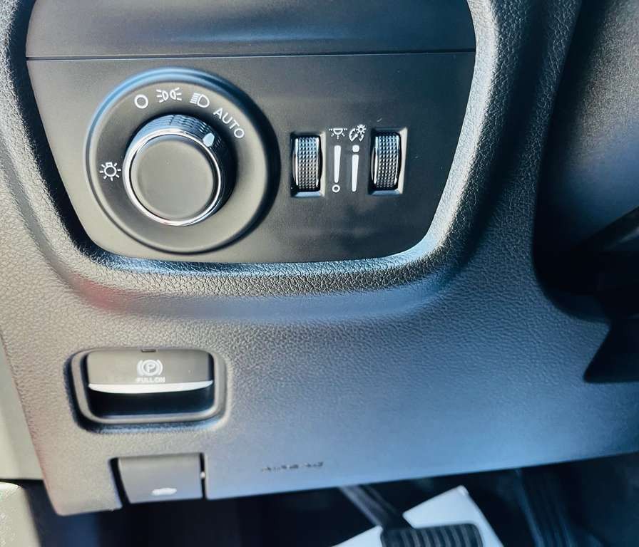 Photo 29 of this JEEP GRAND CHEROKEE