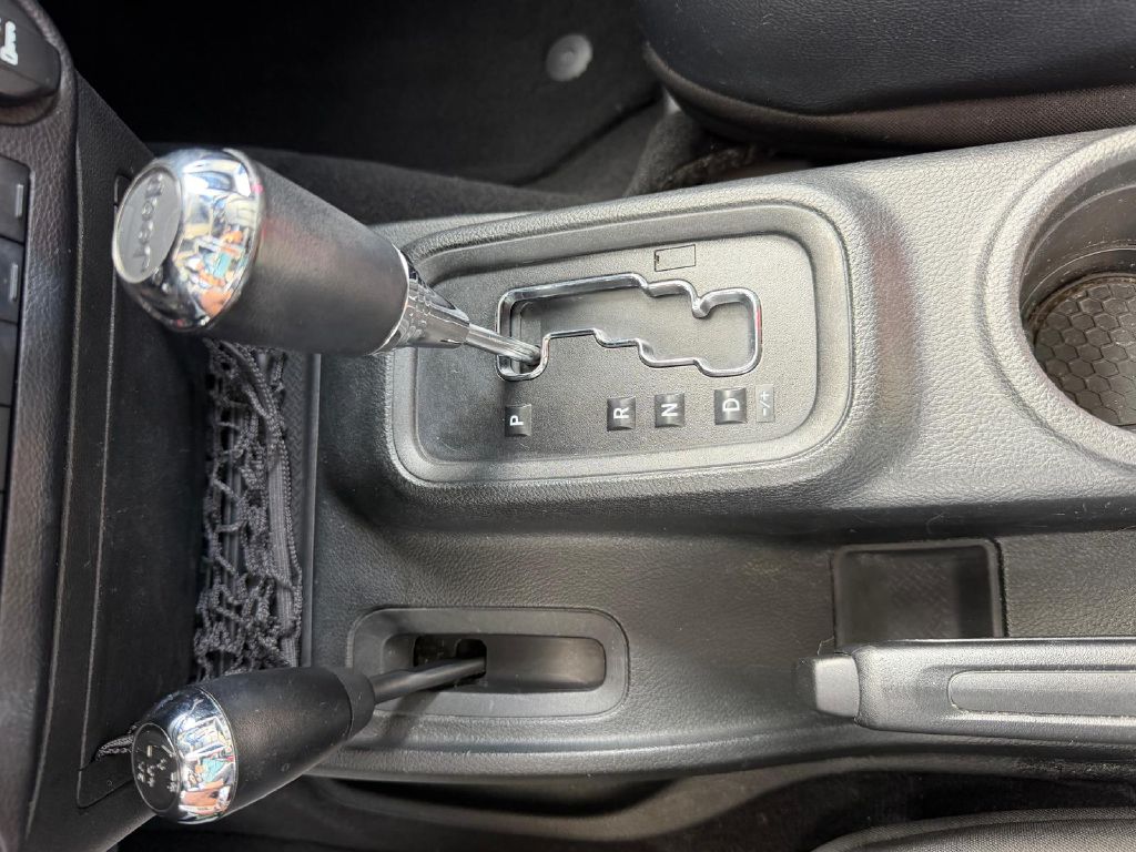Photo 22 of this JEEP WRANGLER UNLIMI