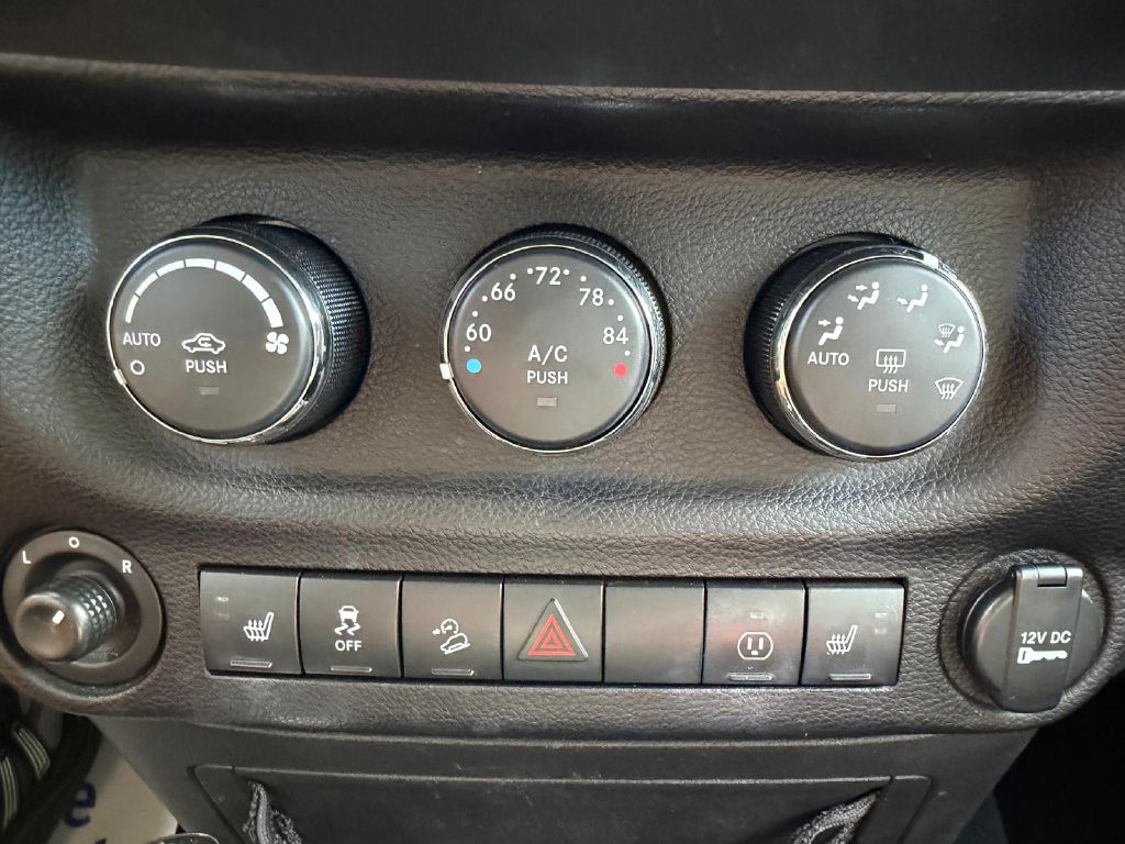 Photo 24 of this JEEP WRANGLER UNLIMI