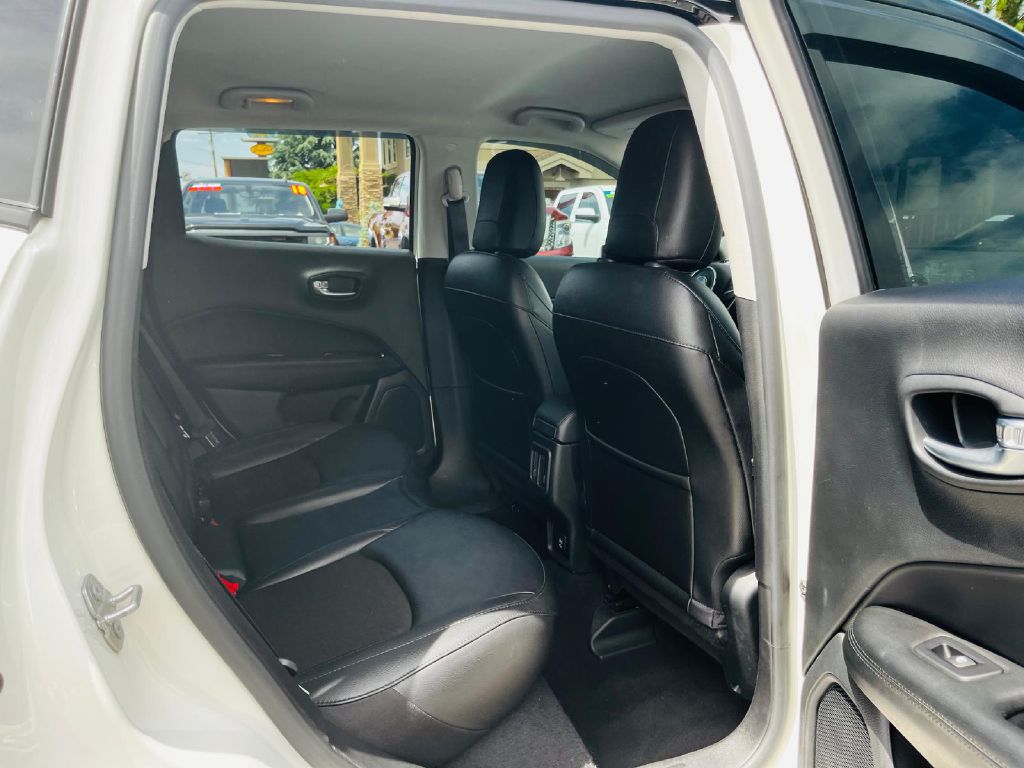 Photo 15 of this JEEP COMPASS