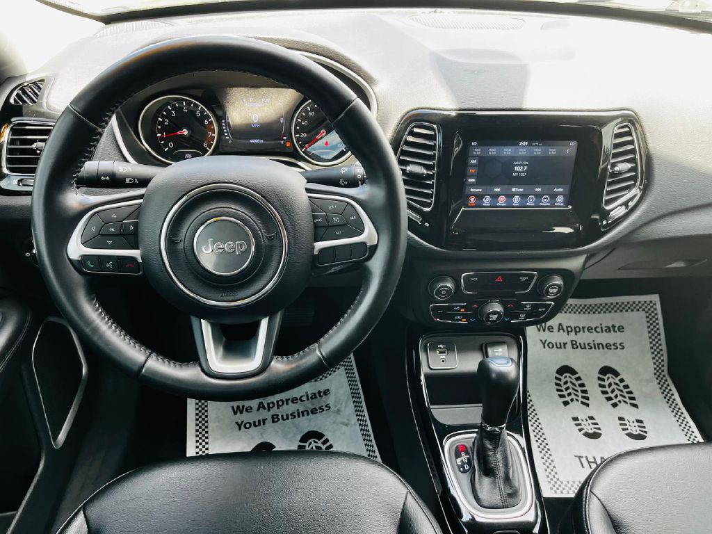 Photo 17 of this JEEP COMPASS