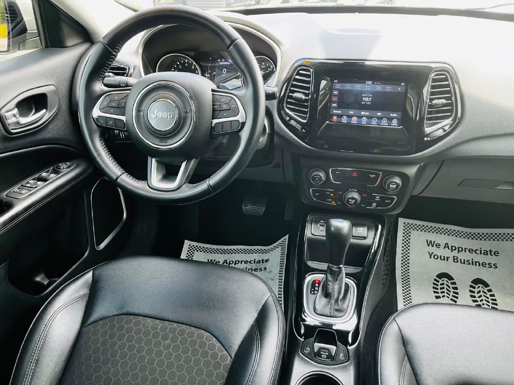 Photo 20 of this JEEP COMPASS
