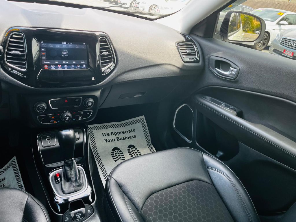 Photo 21 of this JEEP COMPASS