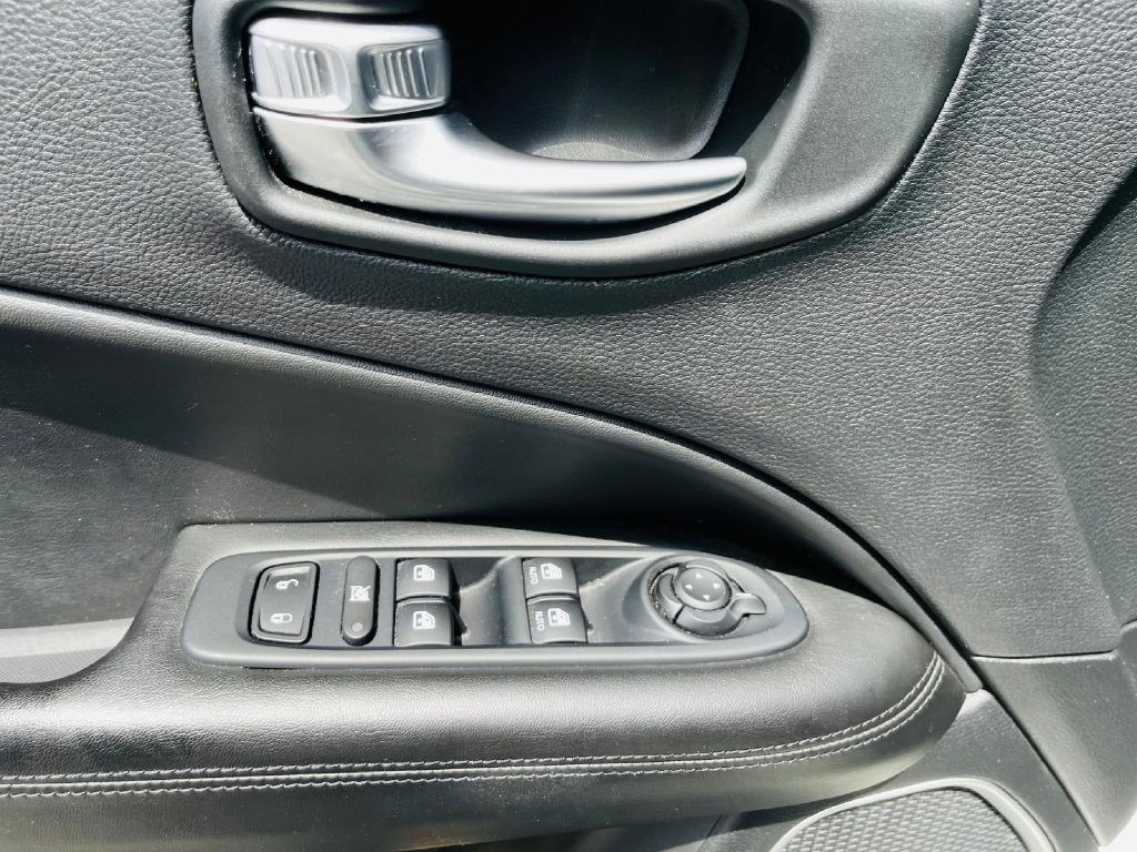 Photo 22 of this JEEP COMPASS