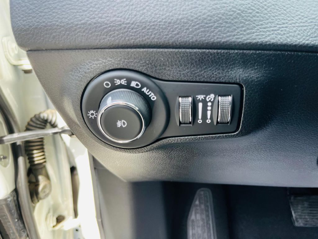 Photo 23 of this JEEP COMPASS
