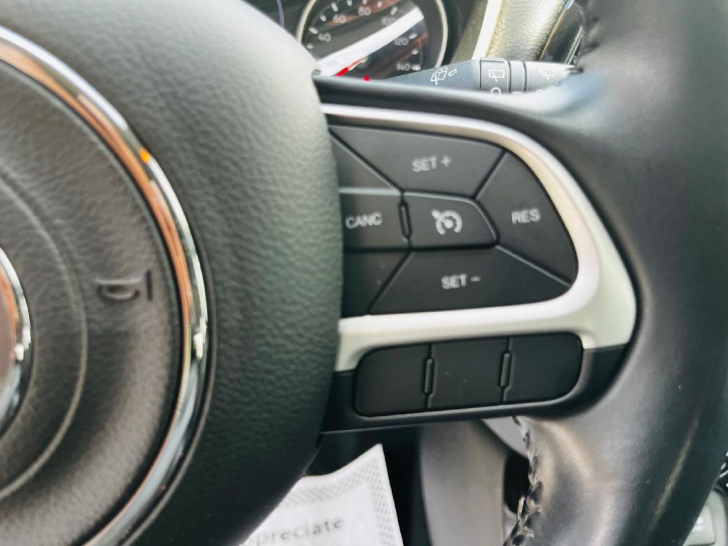 Photo 25 of this JEEP COMPASS