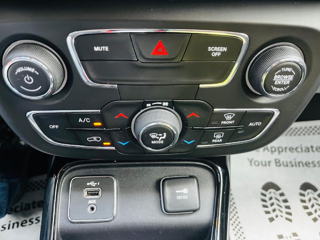 Photo 27 of this JEEP COMPASS