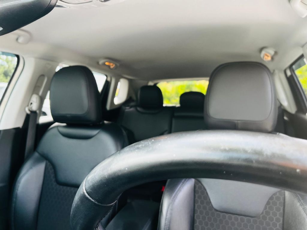 Photo 29 of this JEEP COMPASS